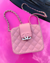 Carica l'immagine nel visualizzatore di Gallery, CHANEL - CC BOX CAMERA CASE