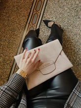 Carica l'immagine nel visualizzatore di Gallery, GIVENCHY CLUTCH