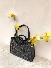 Carica l'immagine nel visualizzatore di Gallery, FENDI - TOTE LARGE