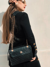 Carica l'immagine nel visualizzatore di Gallery, CHANEL VINTAGE SHOULDER BAG