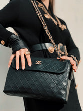 Carica l'immagine nel visualizzatore di Gallery, CHANEL VINTAGE SHOULDER BAG