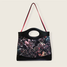 Carica l'immagine nel visualizzatore di Gallery, CHANEL - RUNWAY