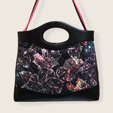 Carica l'immagine nel visualizzatore di Gallery, CHANEL - RUNWAY