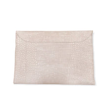 Carica l'immagine nel visualizzatore di Gallery, GIVENCHY CLUTCH