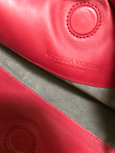 Carica l'immagine nel visualizzatore di Gallery, BOTTEGA VENETA Flat Pouch
