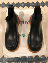 Carica l'immagine nel visualizzatore di Gallery, BOTTEGA VENETA - LUG BOOTS (MAN)