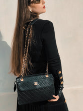 Carica l&#39;immagine nel visualizzatore di Gallery, CHANEL VINTAGE SHOULDER BAG
