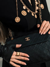 Carica l&#39;immagine nel visualizzatore di Gallery, CHANEL VINTAGE SHOULDER BAG
